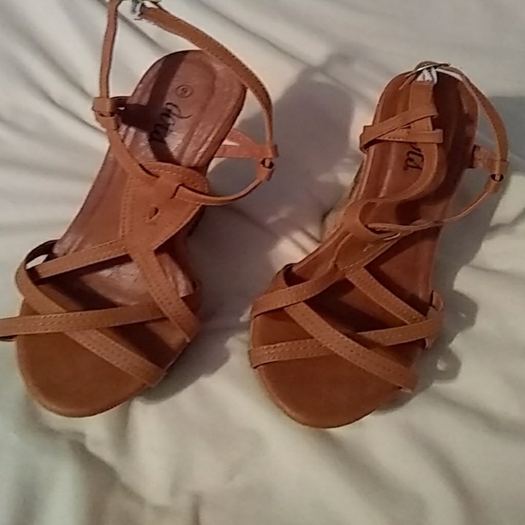 Neutral Wedges - Picture 2 of 3